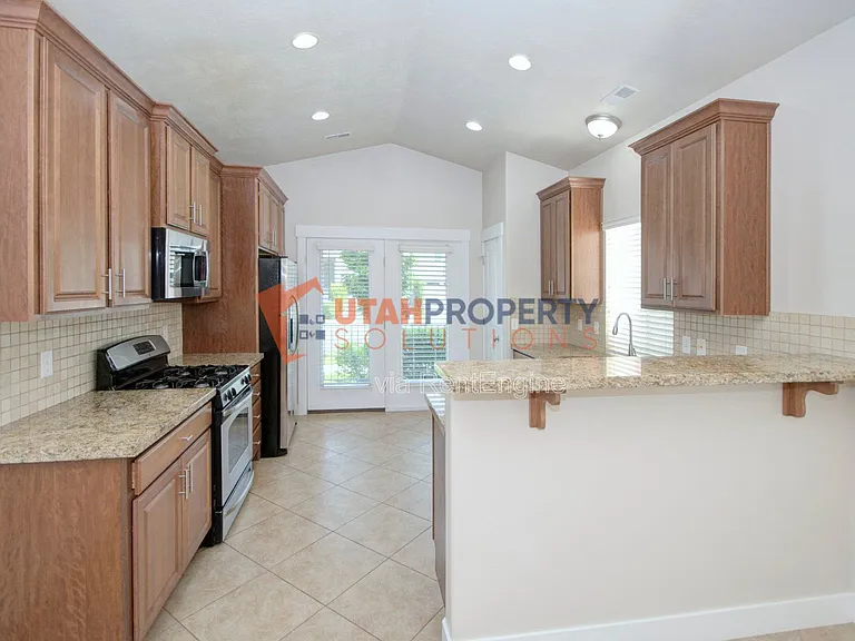 1046 E Quarry View Way — Photo 7