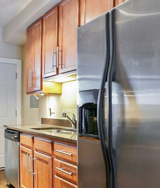 1st image of 3453 N Wolcott Ave #1