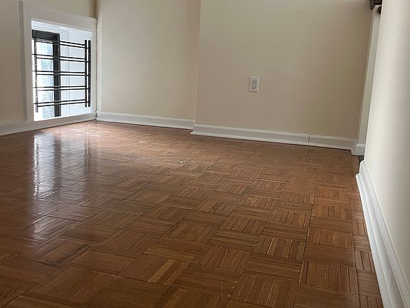 4th image of 230 W 79th St #Gra