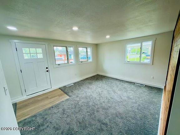 3rd image of 1507 Elmendorf Dr
