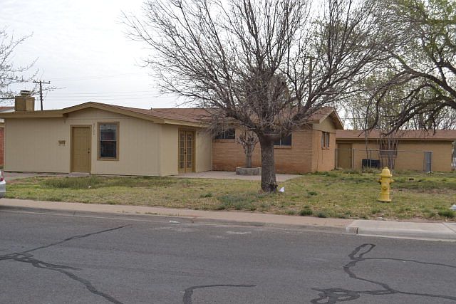 1st image of 2700 Catalina Dr