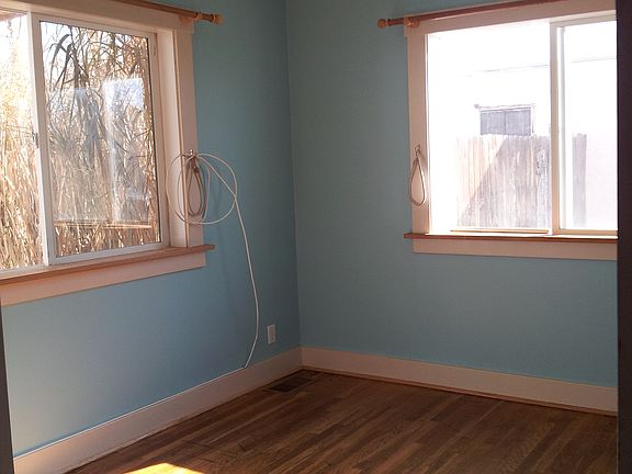 5th image of 418 Stanford Dr SE #1
