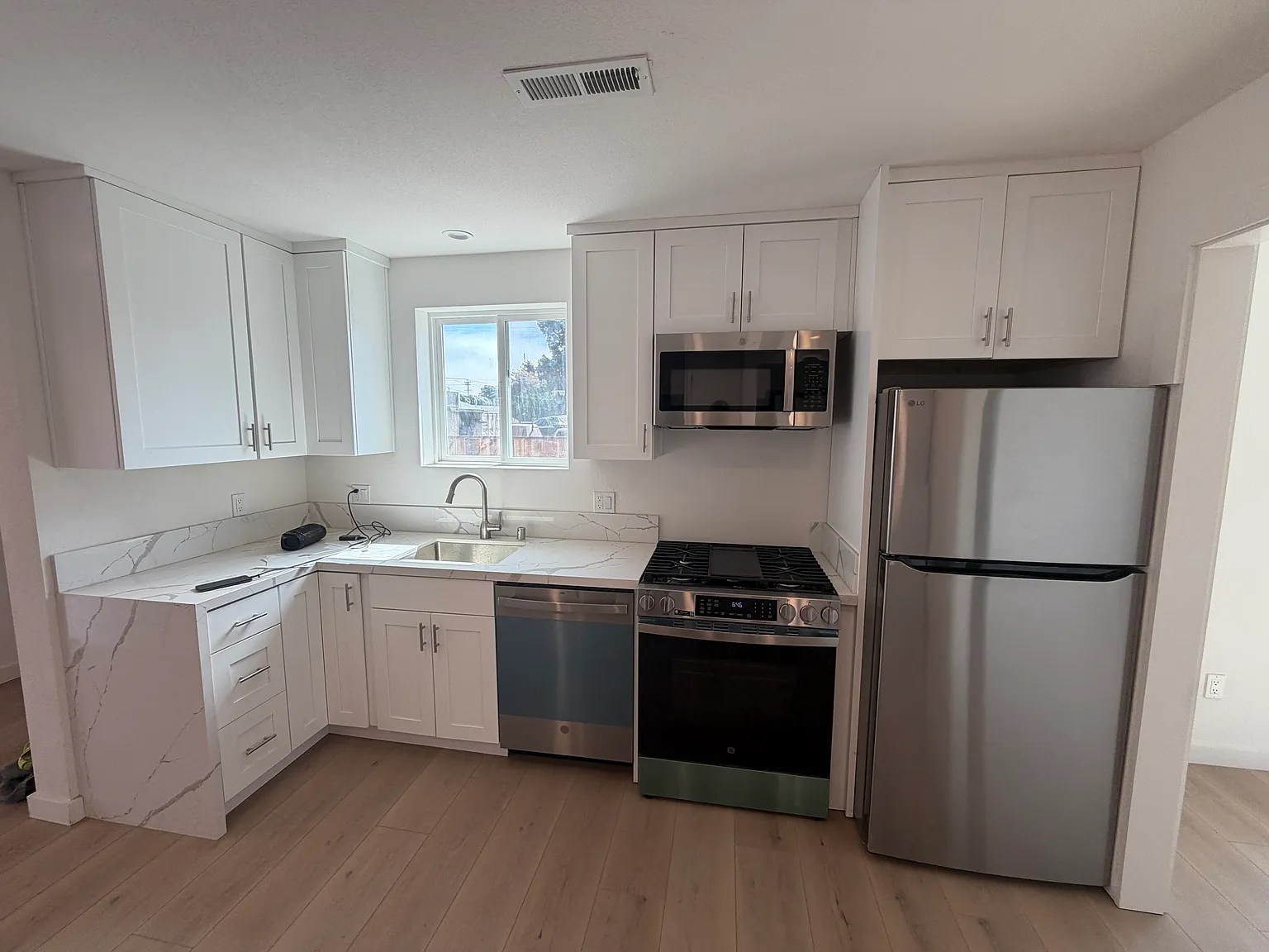 1 bed, 780 sqft, $3,600 — Photo 2