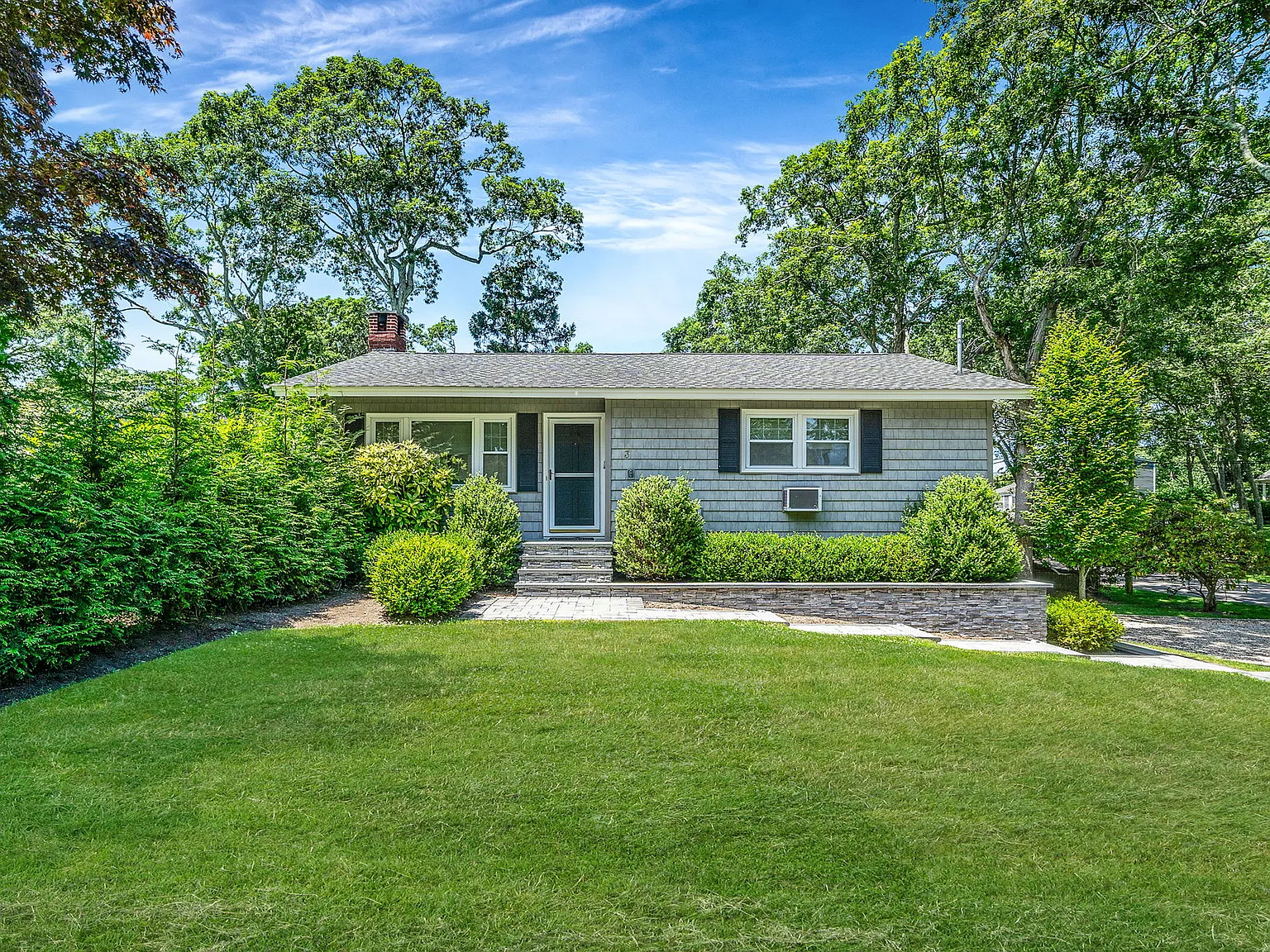 Seasonal Retreat On Crestview Drive — Photo 2