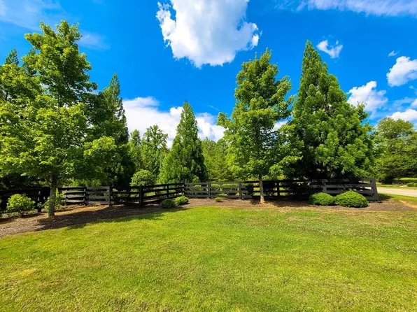 300 Caney View Dr, Harriman, TN 37748