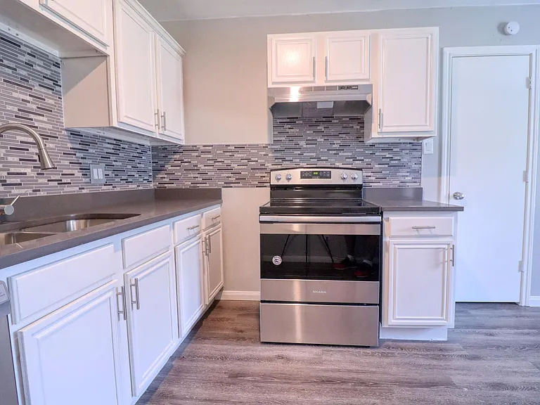 2221 Bowie Dr #11 — Photo 4