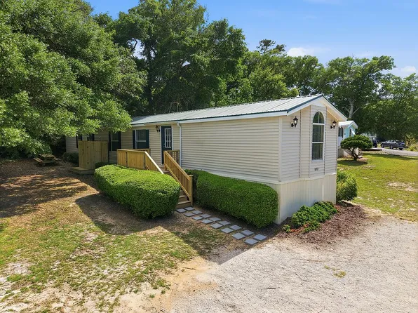 8703 Woodpecker Ln, Emerald Isle, NC 28594