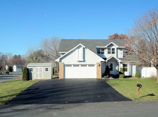 37 Huntington Dr, Schenectady, NY 12309