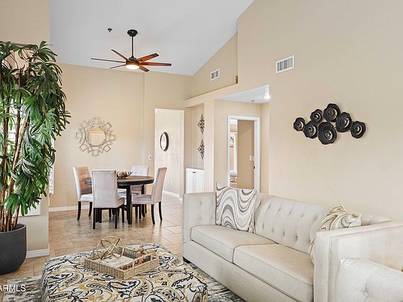 3rd image of 9202 E DAVENPORT Drive
