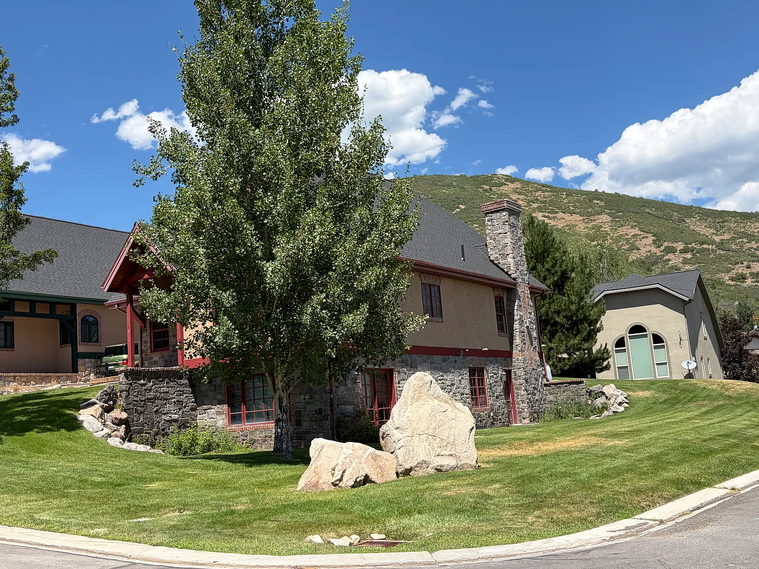 3 bed, 3000 sqft, $3,700 — Photo 2