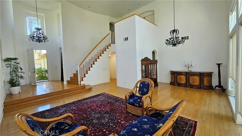 5 bed, 3155 sqft, $10,000 — Photo 4