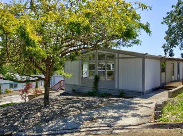 180 W Angela Ct, Roseburg, OR 97471