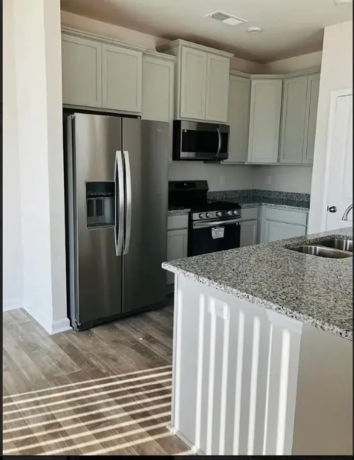 3 bed, 2.5 bath, 1432 sqft, $2,000 — Photo 2