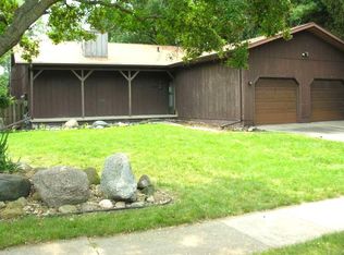 887 Maucker Rd, Cedar Falls, IA 50613