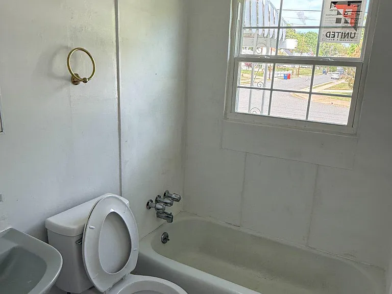 14212 Fisher Ave — Photo 15