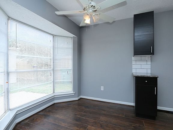 4th image of 5034 Mary Lou Dr