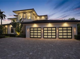 545 Harbour Dr, Naples, FL 34103