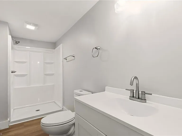 2051 Bloomfield Dr — Photo 12