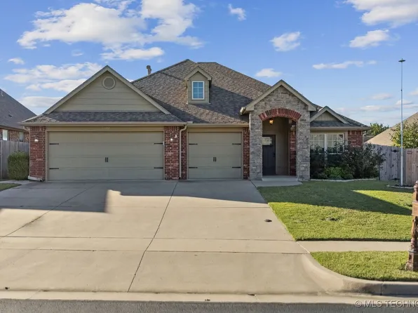 11802 E 105th Pl N, Owasso, OK 74055