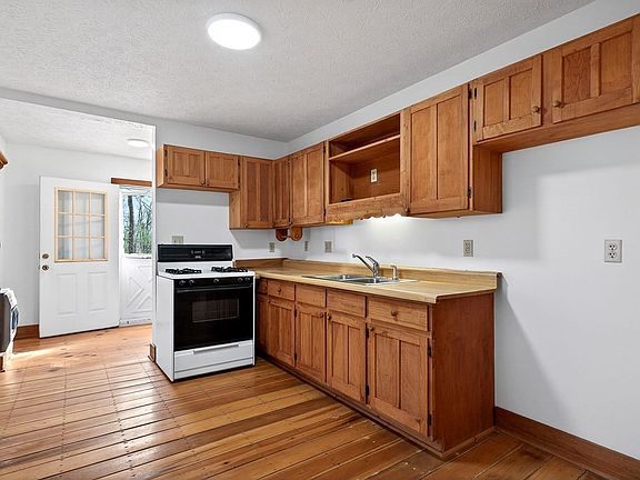 66th image of 1263 Ridge Rd W