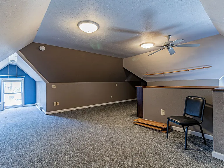 311 W Green St — Photo 28