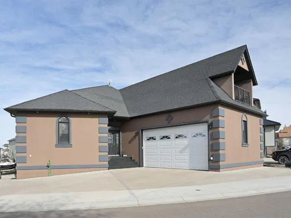28 SW Blue Heron Bay, Newell County, AB T1R 0X5