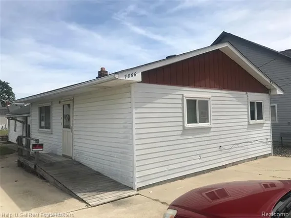 7866 Stark Dr, Algonac, MI 48001