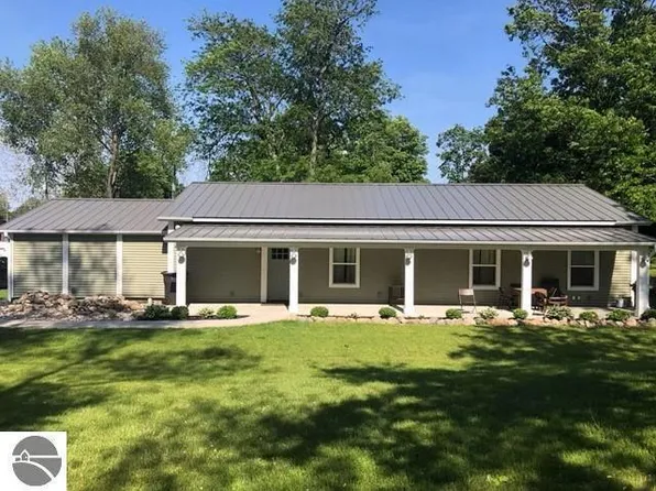 30 E Montgomery St, Hillsdale, MI 49242