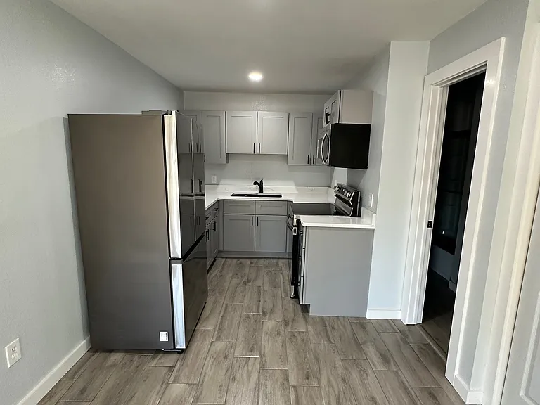 103 N Lovers Ln #A — Photo 6