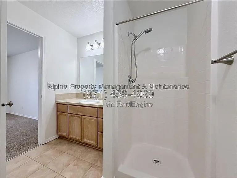 210 NW Connell Ave — Photo 29