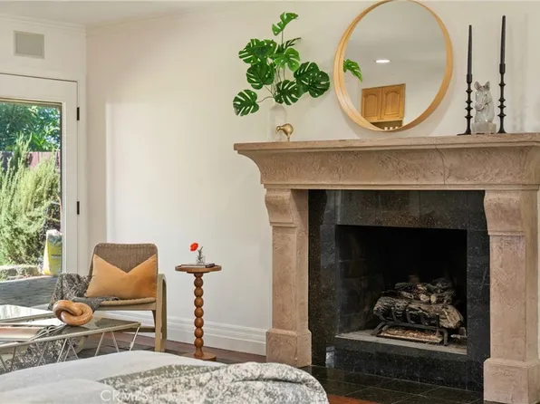 26096 Adamor Rd, Calabasas, CA 91302