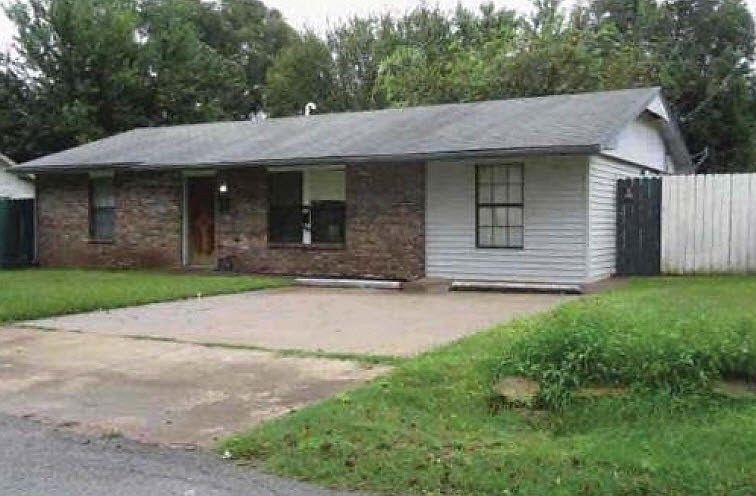 2nd image of 204 W Navajo Ave