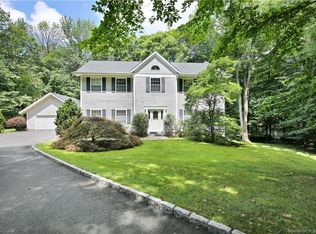 31 Joan Dr, Fairfield, CT 06824