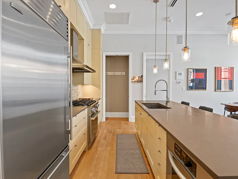 421 Chestnut St #404 — Photo 6