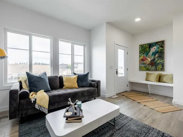 54 NE Andalusian Rd, Cochrane, AB T4C 3B7