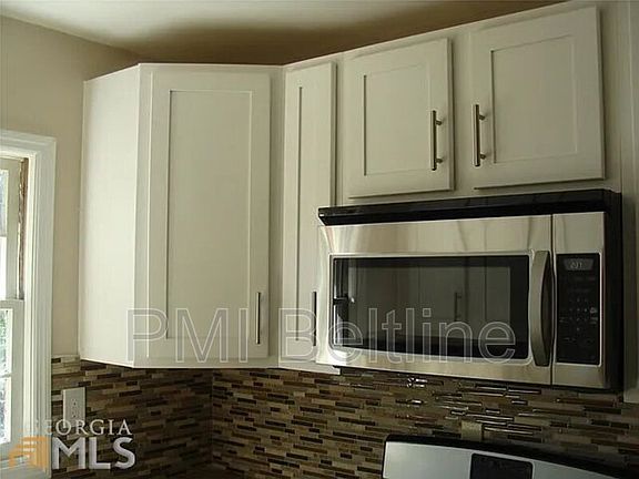 5th image of 2881 Monterey Dr