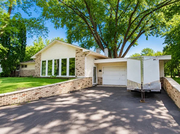 3006 Elder Ln, Holiday Hills, IL 60051