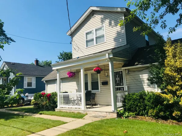 365 Sheridan Street, Westbury, NY 11590