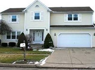 956 Thomas Fox Dr E, North Tonawanda, NY 14120