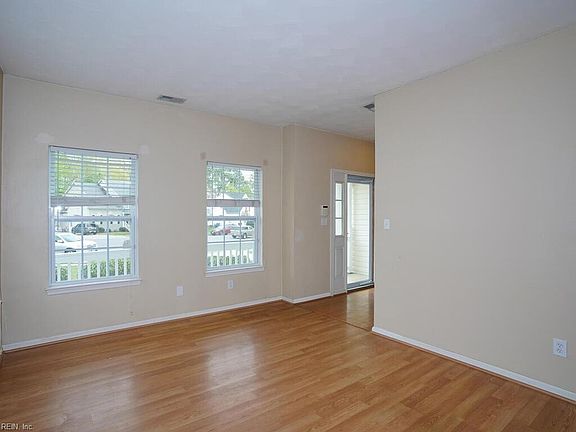 4th image of 565 Fair Oak Dr