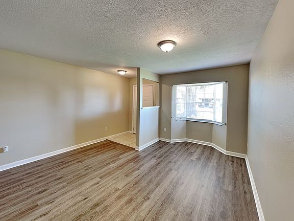 4th image of 2303 Montano St