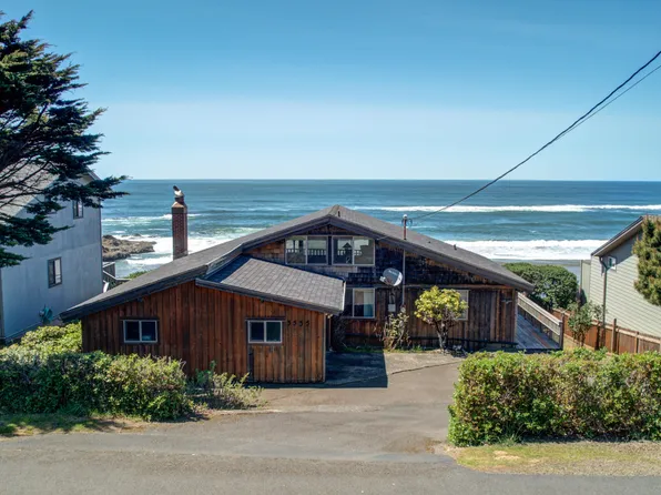 3535 Lincoln Ave, Depoe Bay, OR 97341