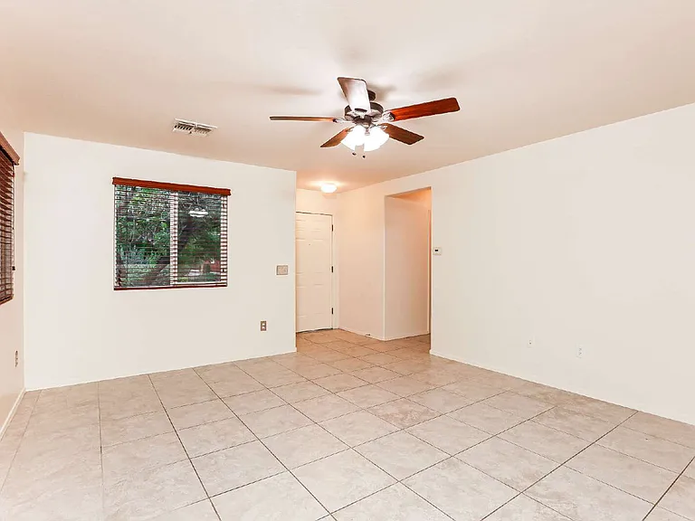 5082 E Kittentails Dr — Photo 4