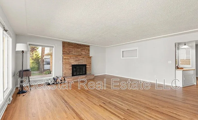 1110 E 28th Ave — Photo 29