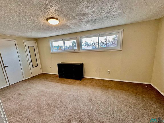5th image of 2303 Mountain View Dr