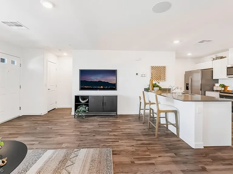 903 Rosy Starling St — Photo 9