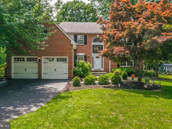 1525 Colonial Dr, Boothwyn, PA 19060
