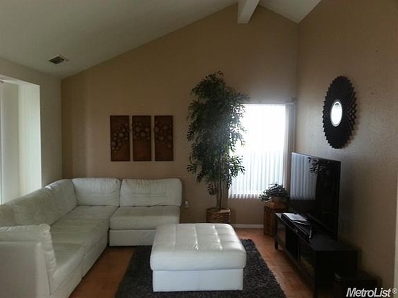 2nd image of 836 Lyonia Dr