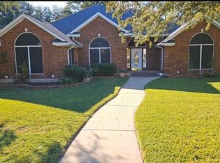 2215 Pecan St, Bonham, TX 75418
