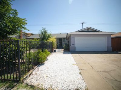6961 S Demaret Dr, Sacramento, CA, 95822